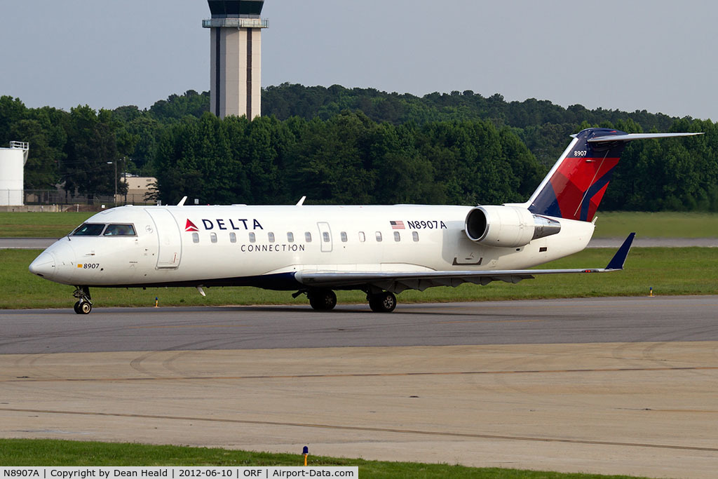 N8907A, 2004 Bombardier CRJ-200 (CL-600-2B19) C/N 7907, Delta Connection (Pinnacle Airlines) N8907A (FLT FLG4093) taxiing to RWY 23 for departure to Detroit Metro Wayne County Airport (KDTW).