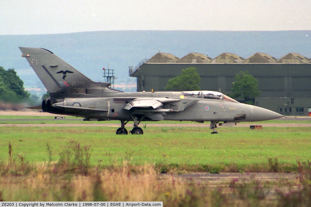 ZE203, 1986 Panavia Tornado F.3 C/N AS023/565/2041, Panavia Tornado F.3 at RAF Leeming in July 1998.