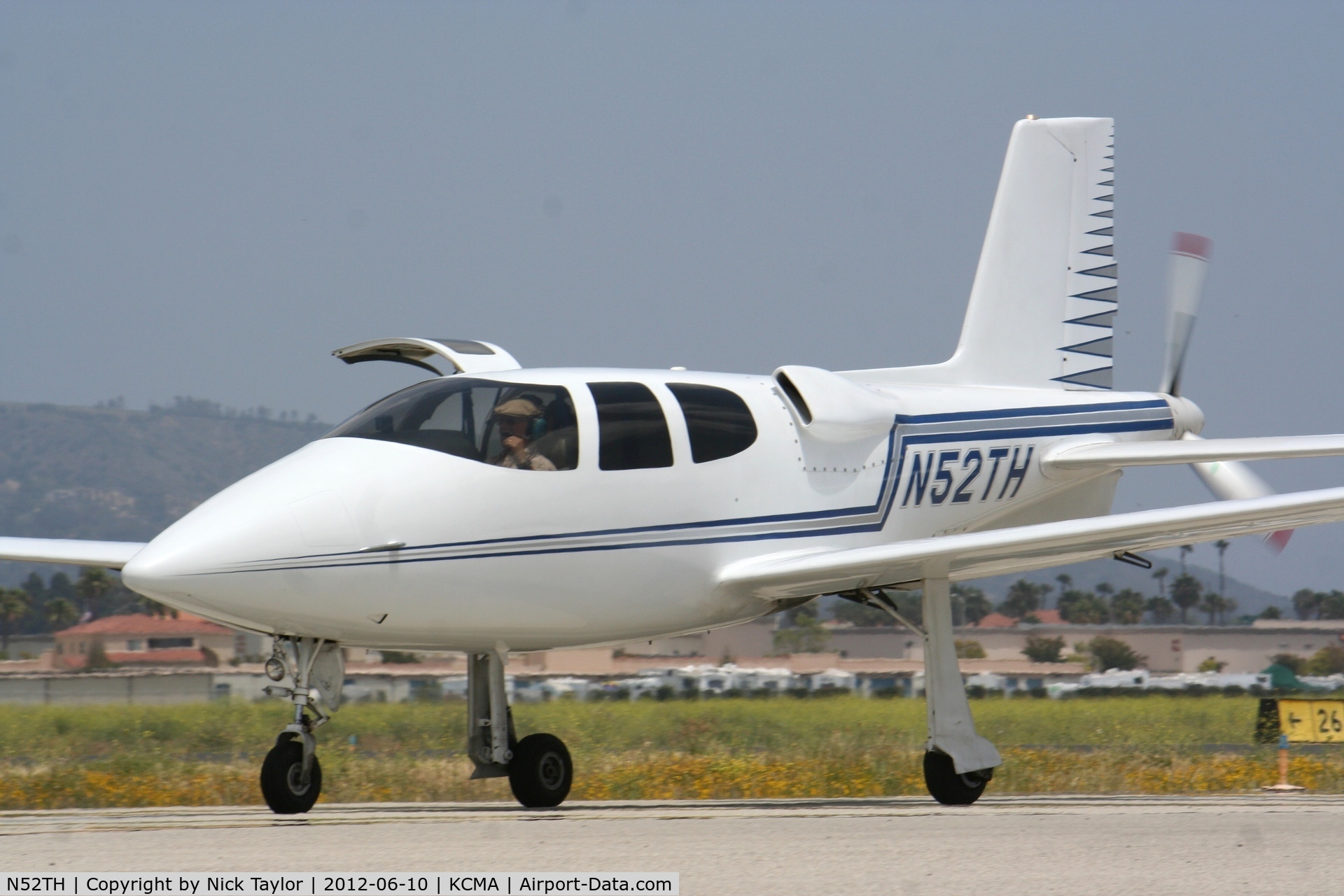N52TH, 1999 Cirrus VK-30 C/N 143, Taxiing for departure
