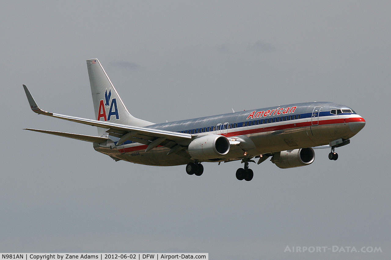 N981AN, Boeing 737-823 C/N 30897, American Airlines landing at DFW Airport