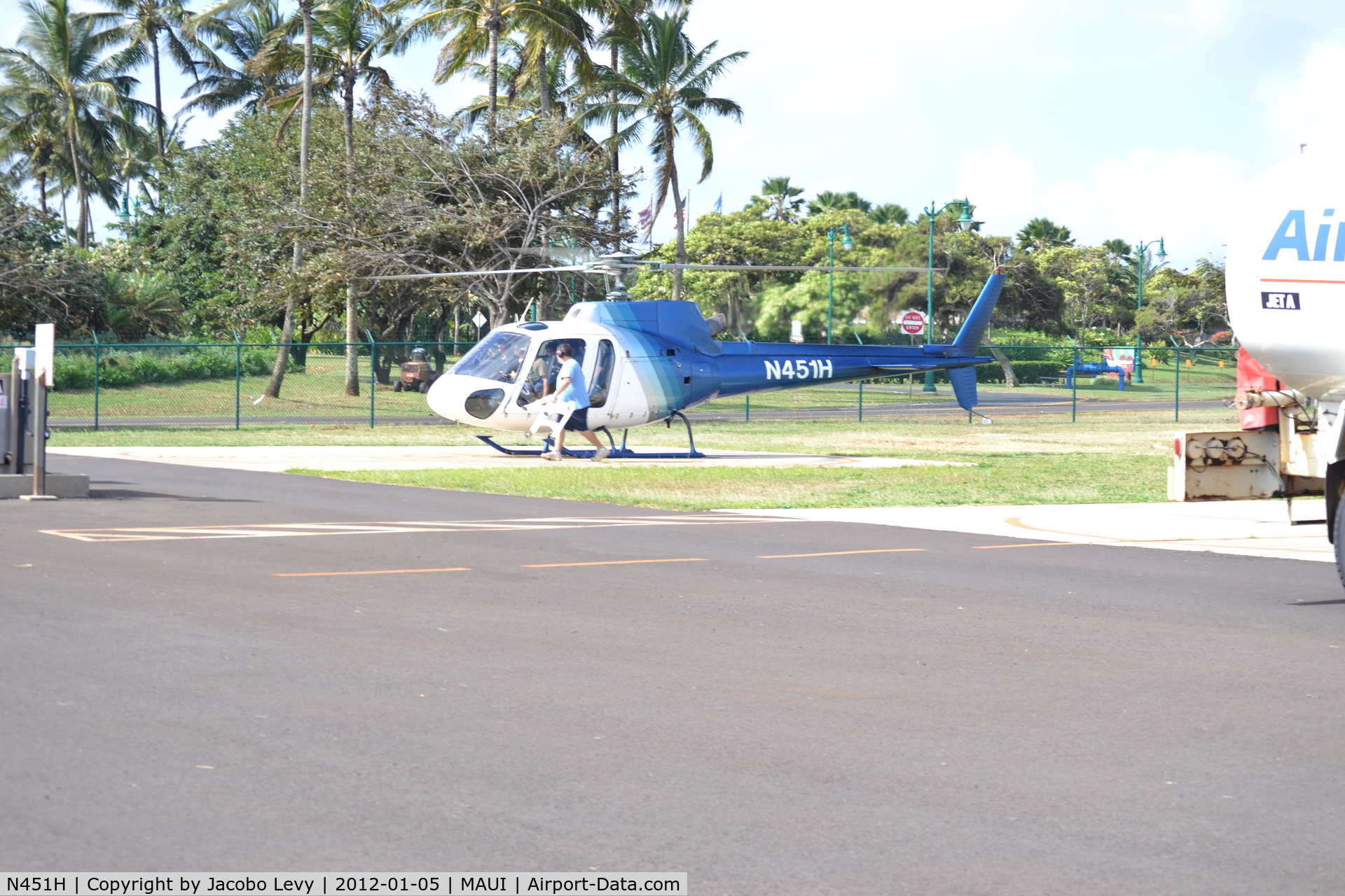 N451H, 1999 Eurocopter AS-350B-2 Ecureuil Ecureuil C/N 3231, At Maui