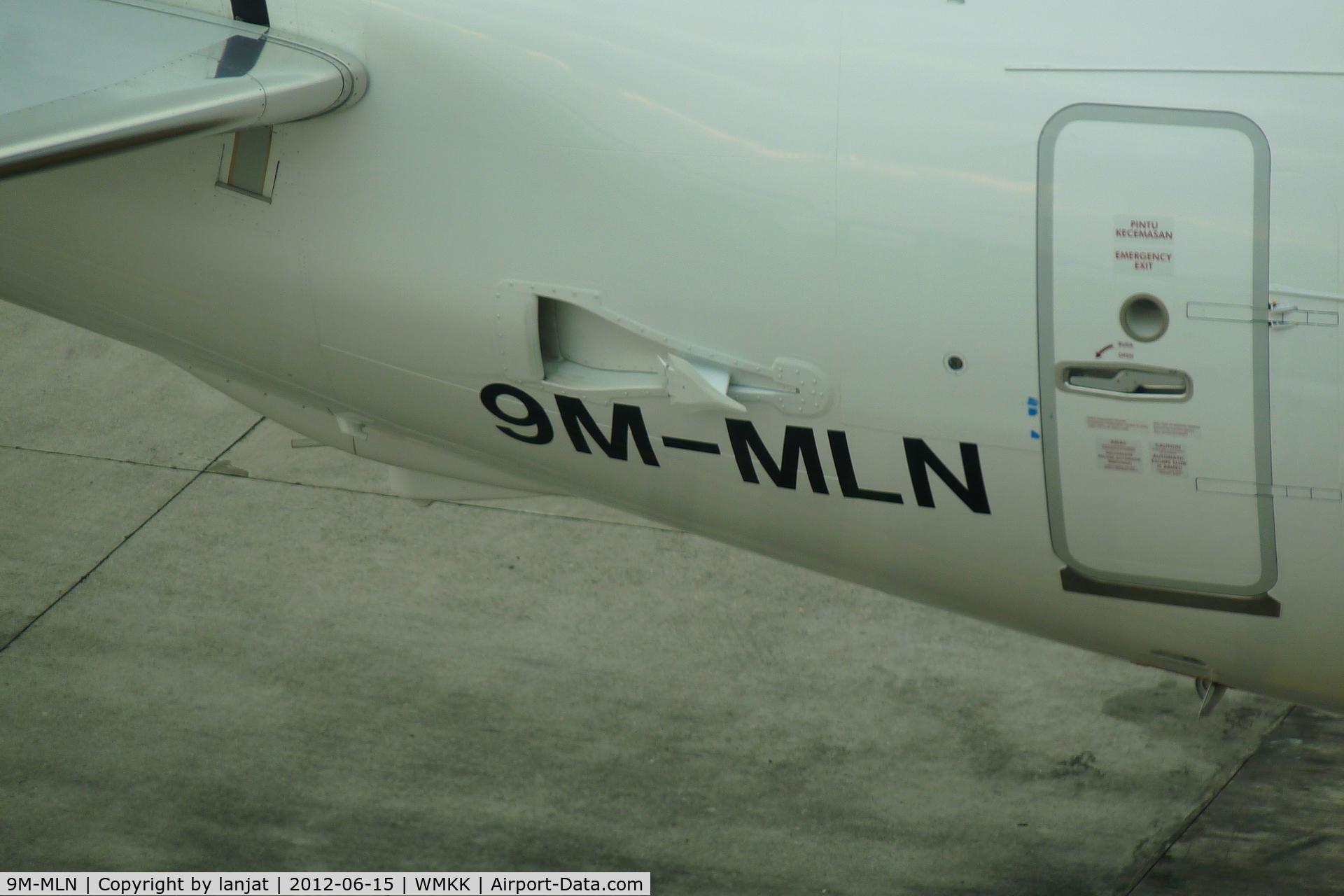 9M-MLN, 2012 Boeing 737-8H6 C/N 39324, Close Up