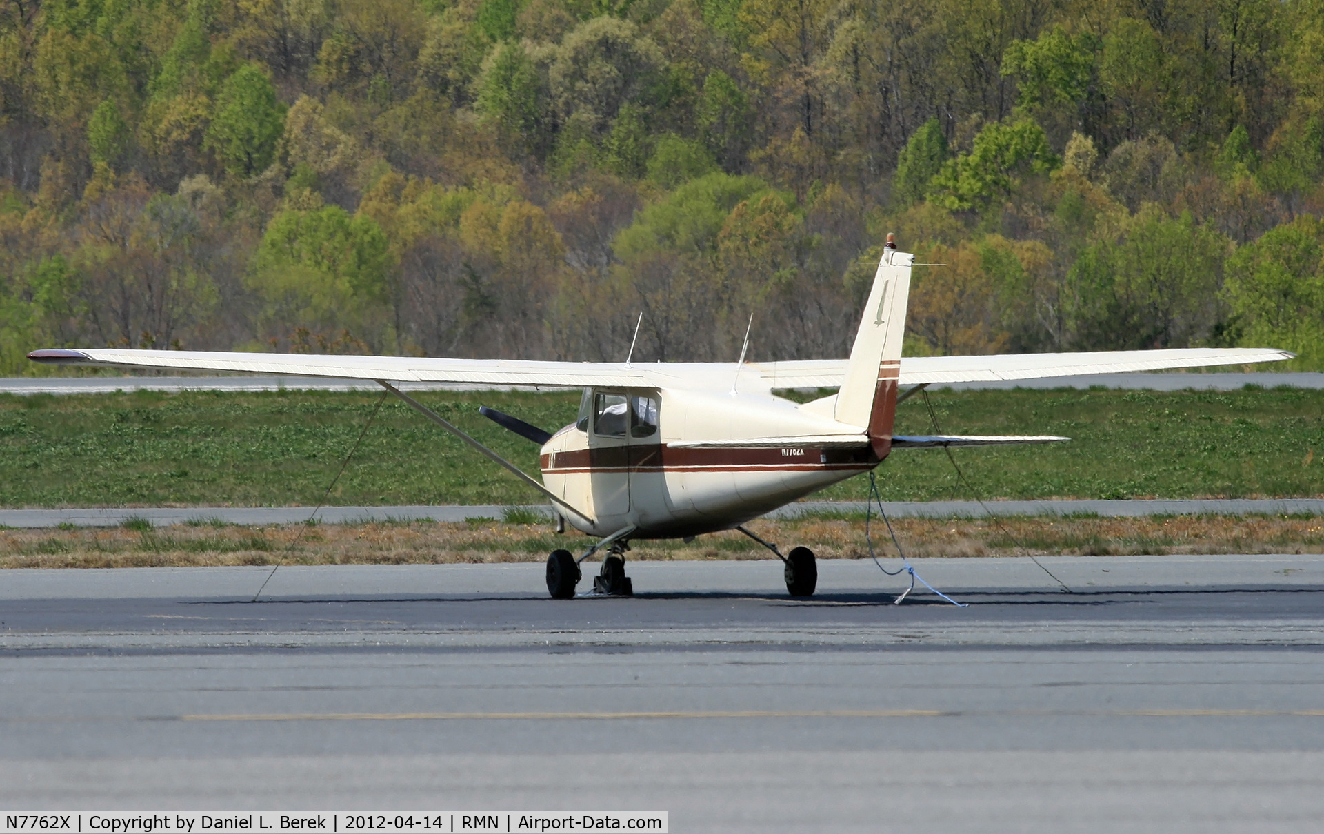 N7762X, 1961 Cessna 172B C/N 17248262, A classic 1961 Skyhawk sits pretty on the ramp.