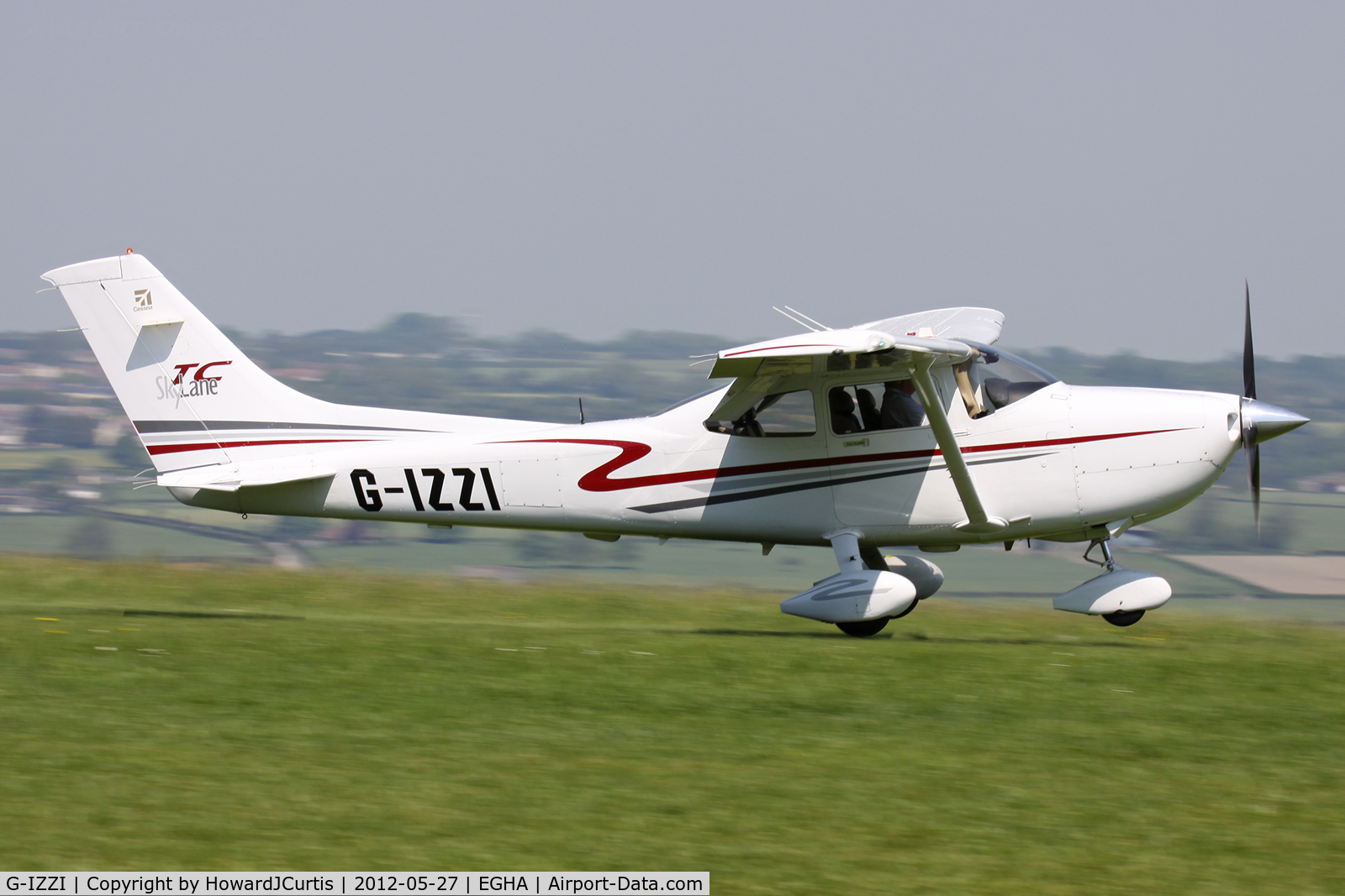 G-IZZI, 2001 Cessna T182T Turbo Skylane C/N T18208100, Just about to touch down.