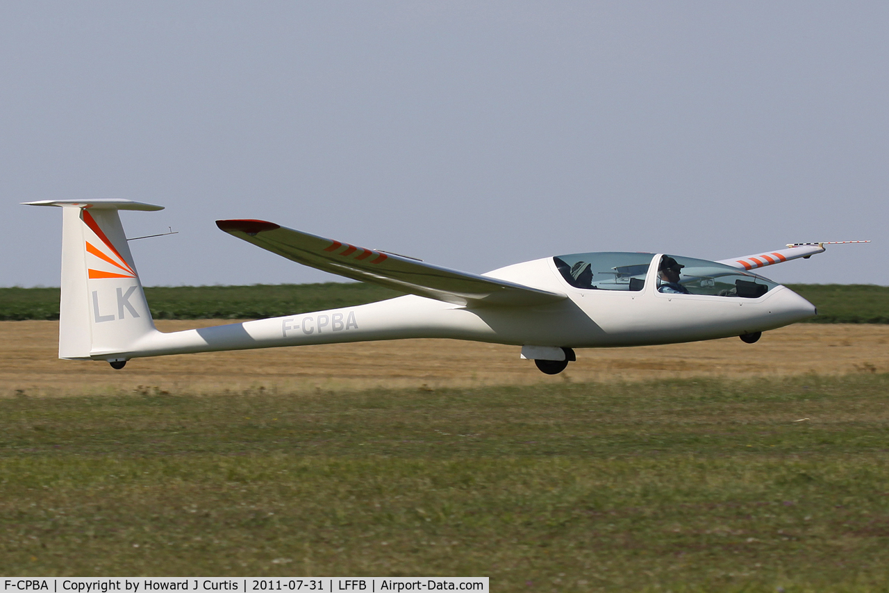 F-CPBA, Glaser-Dirks DG-500 Elan Trainer C/N 5E37T11, Operated by Association Aéronautique du Val d'Essonne.