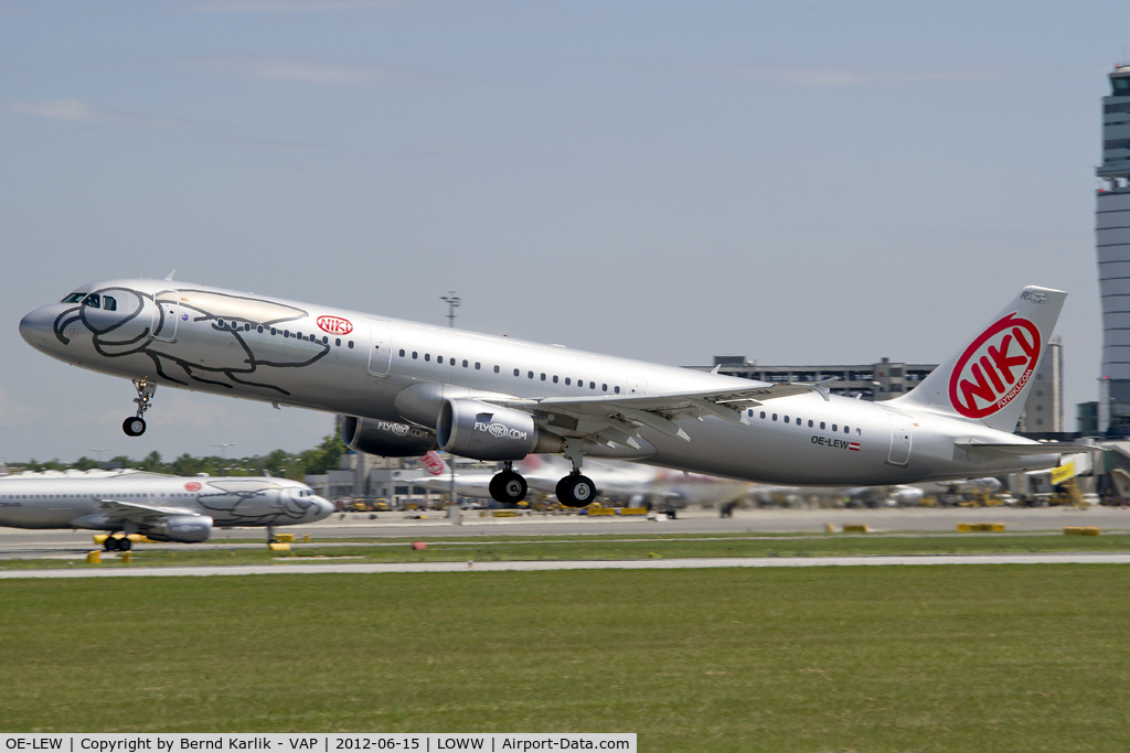 OE-LEW, 2011 Airbus A321-211 C/N 4611, Climbing out of Rwy 29