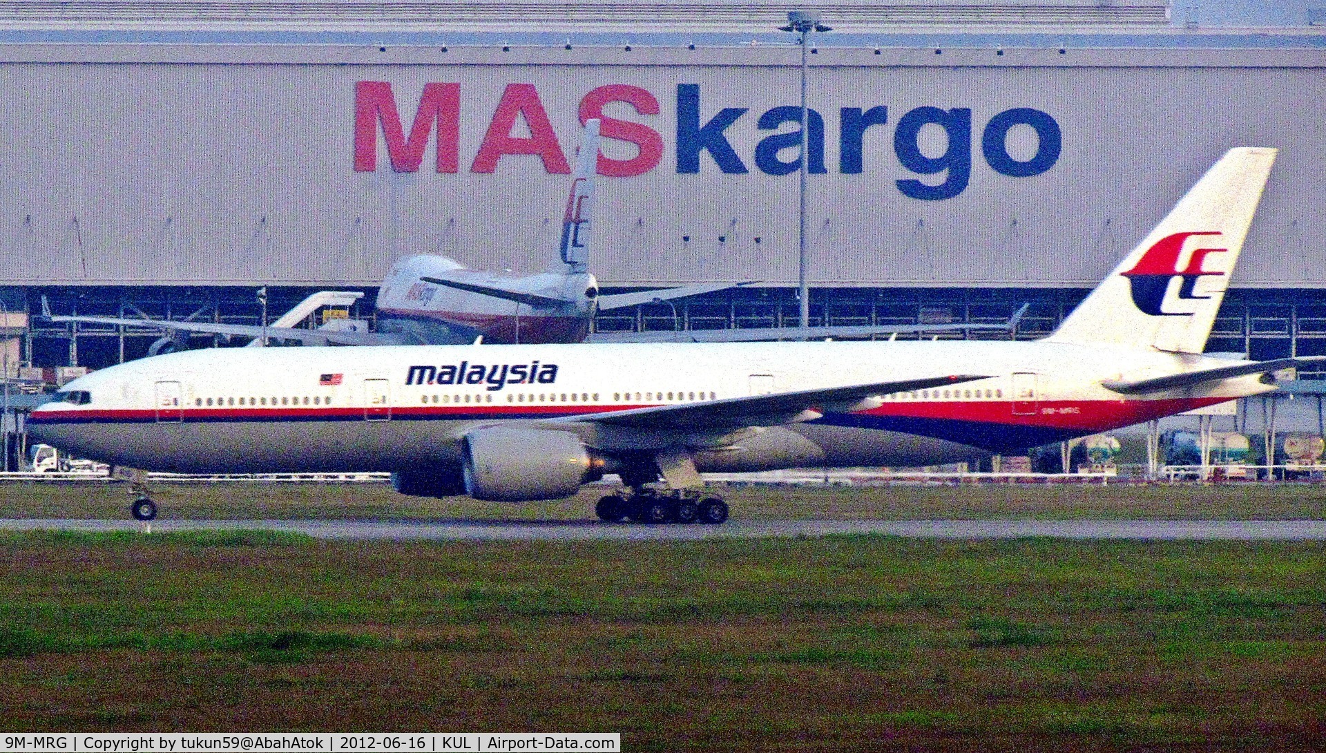 9M-MRG, 1998 Boeing 777-2H6/ER C/N 28414, Malaysia Airlines
