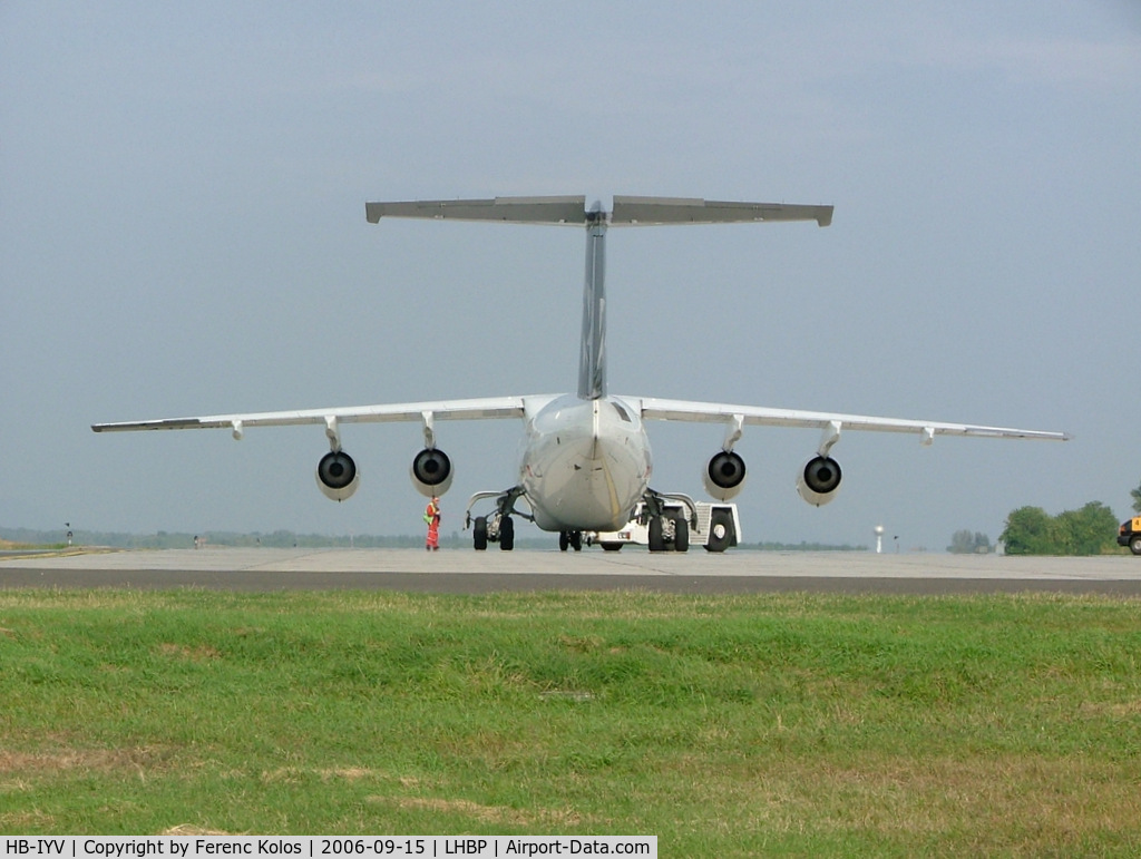 HB-IYV, 2000 British Aerospace Avro 146-RJ100 C/N E3377, Ferihegy