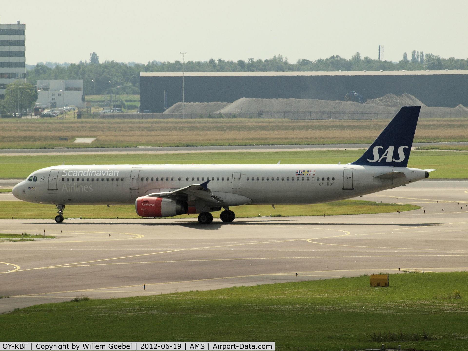 OY-KBF, 2002 Airbus A321-232 C/N 1807, Taxi to runway 24 of Schiphol Airport