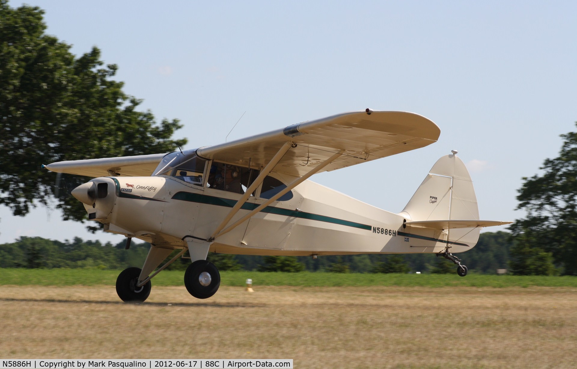 N5886H, 1949 Piper PA-16 Clipper C/N 16-503, Piper PA-16