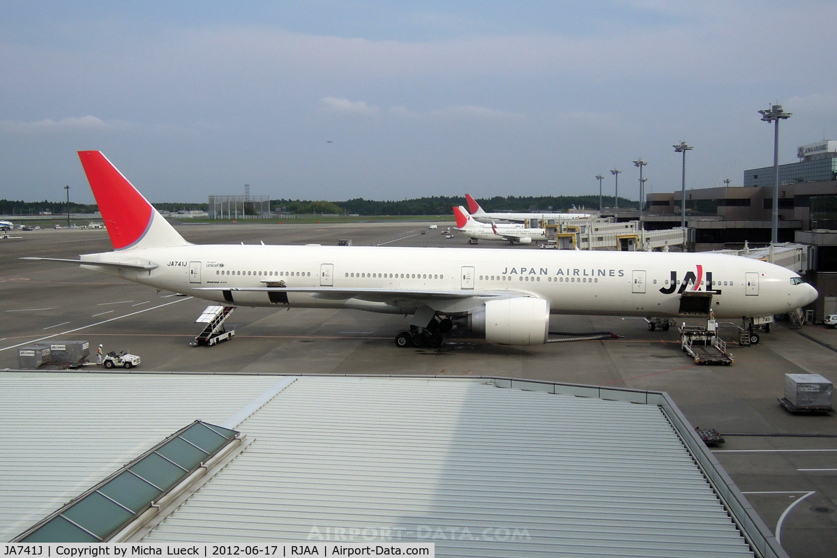 JA741J, 2009 Boeing 777-346/ER C/N 36128, At Narita