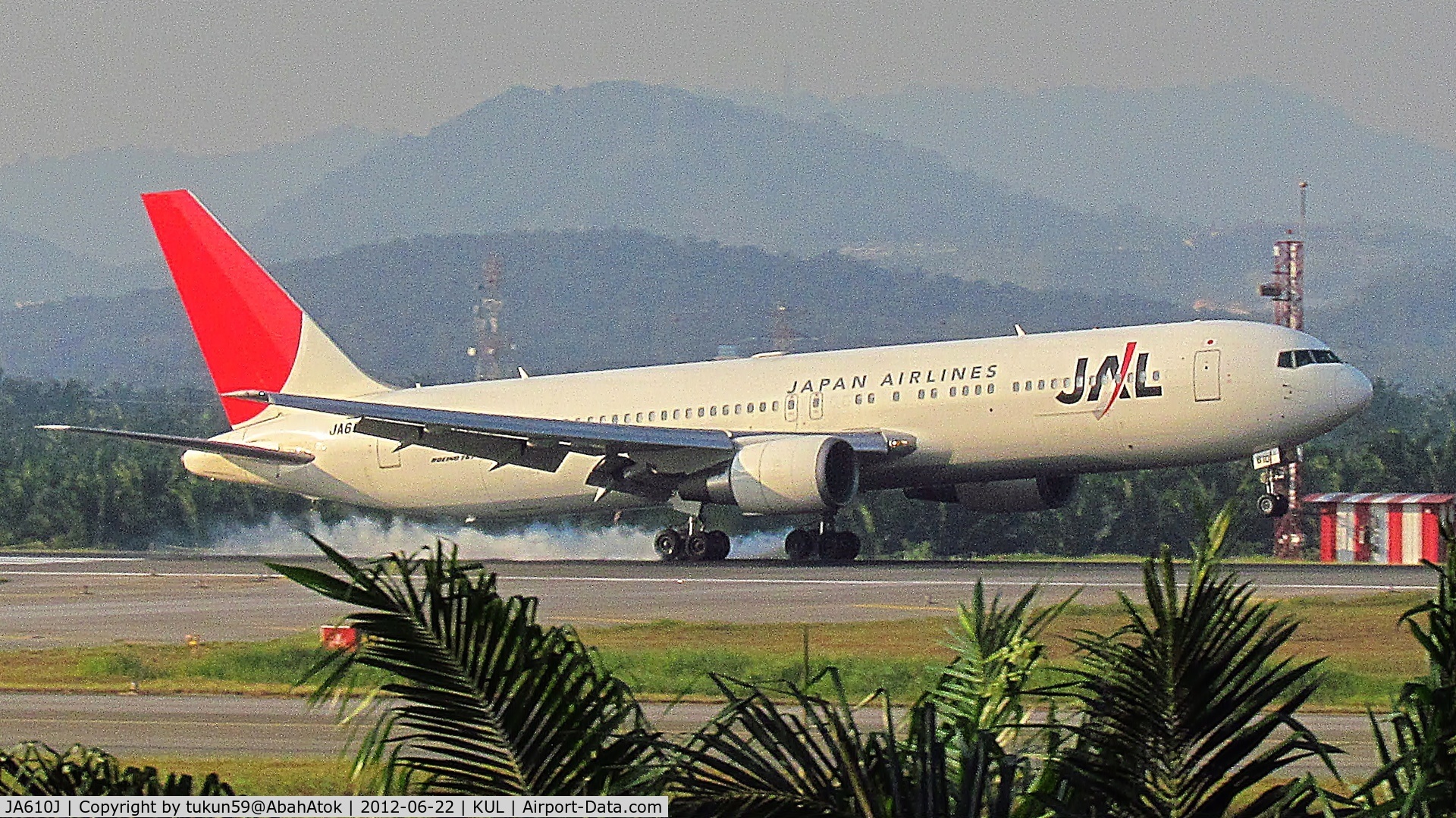 JA610J, 2004 Boeing 767-346/ER C/N 33846, Japan Airlines