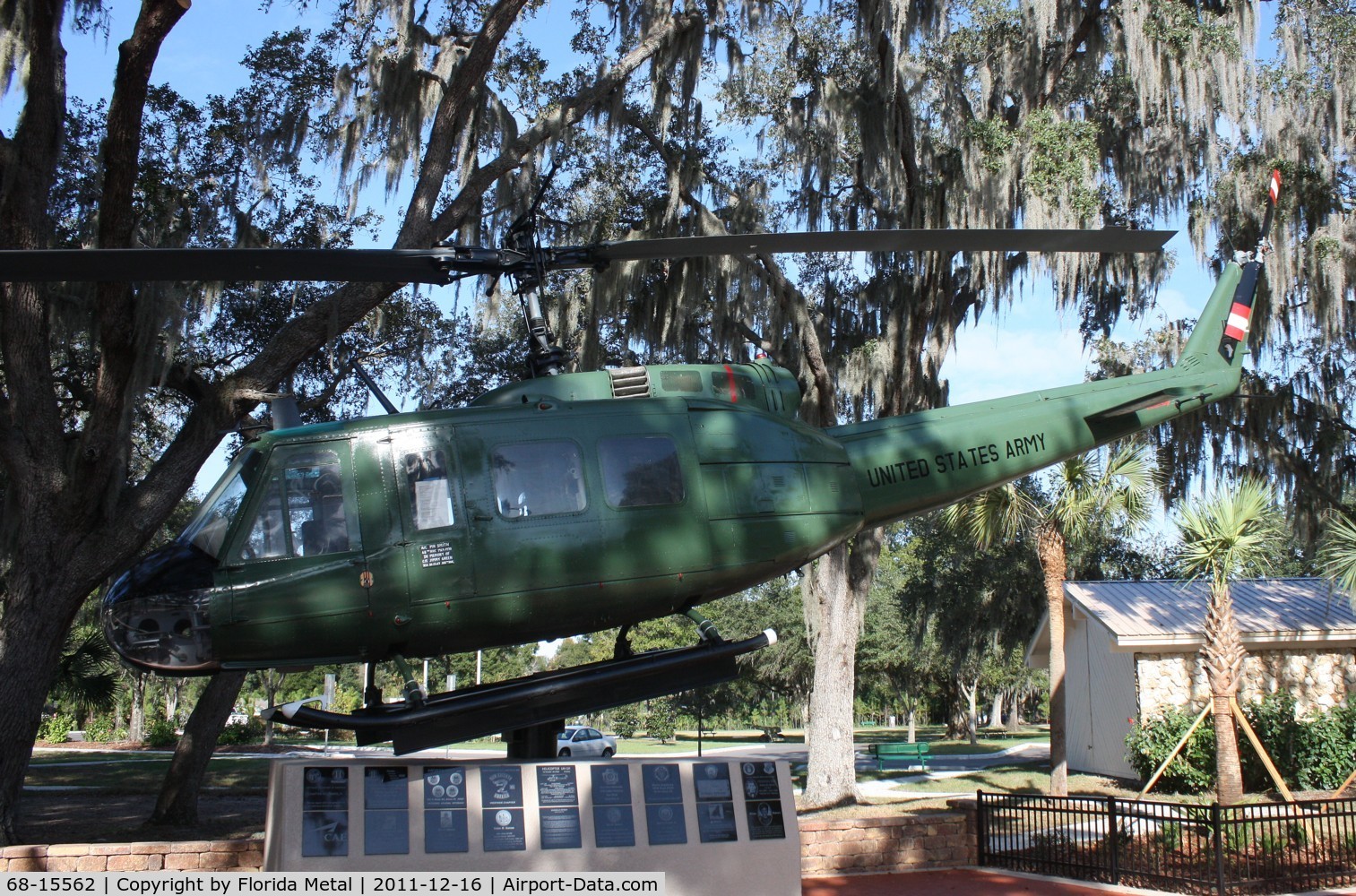 68-15562, 1968 Bell UH-1H Iroquois C/N 10492, UH-1H at Tampa Veterans Park