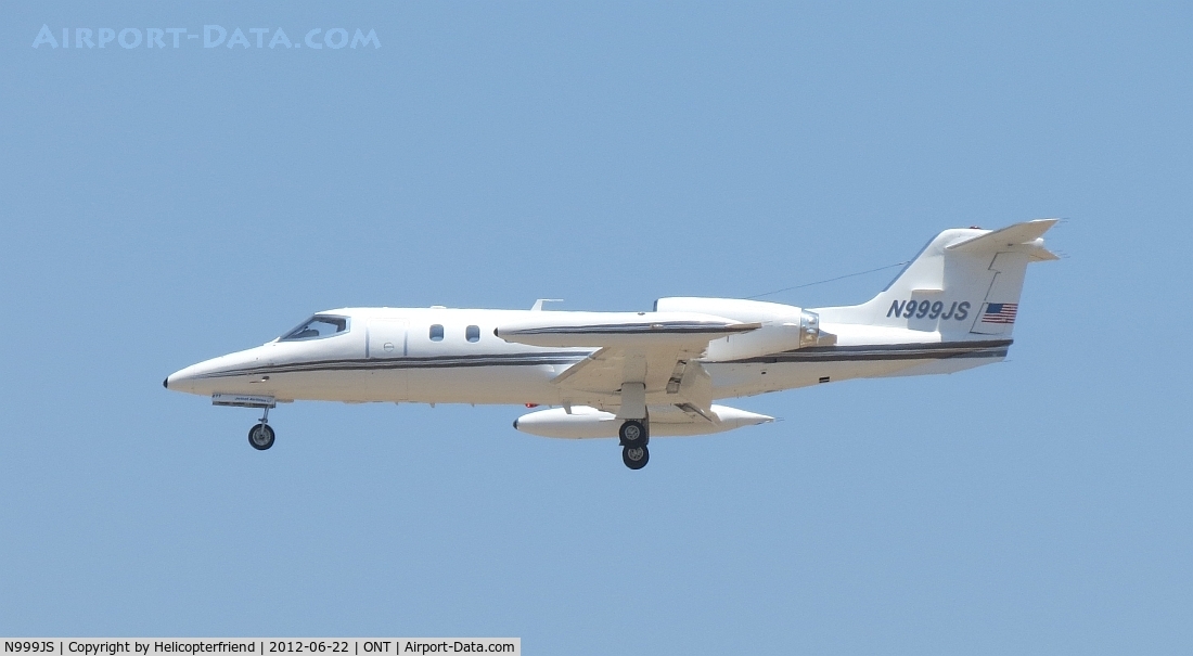 N999JS, 1979 Gates Learjet 35A C/N 277, On final for 26L, quick turnaround and departed short time after landing
