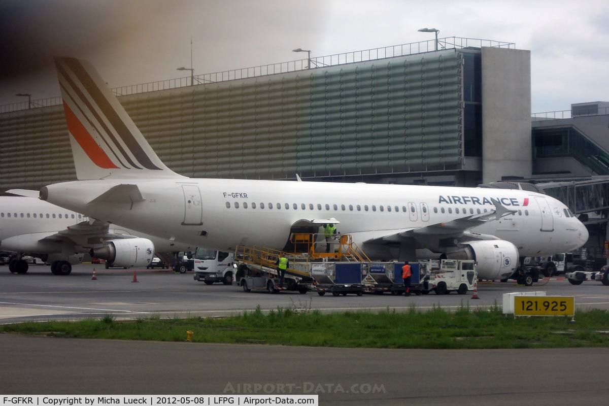 F-GFKR, 1991 Airbus A320-211 C/N 0186, At Charles de Gaulle