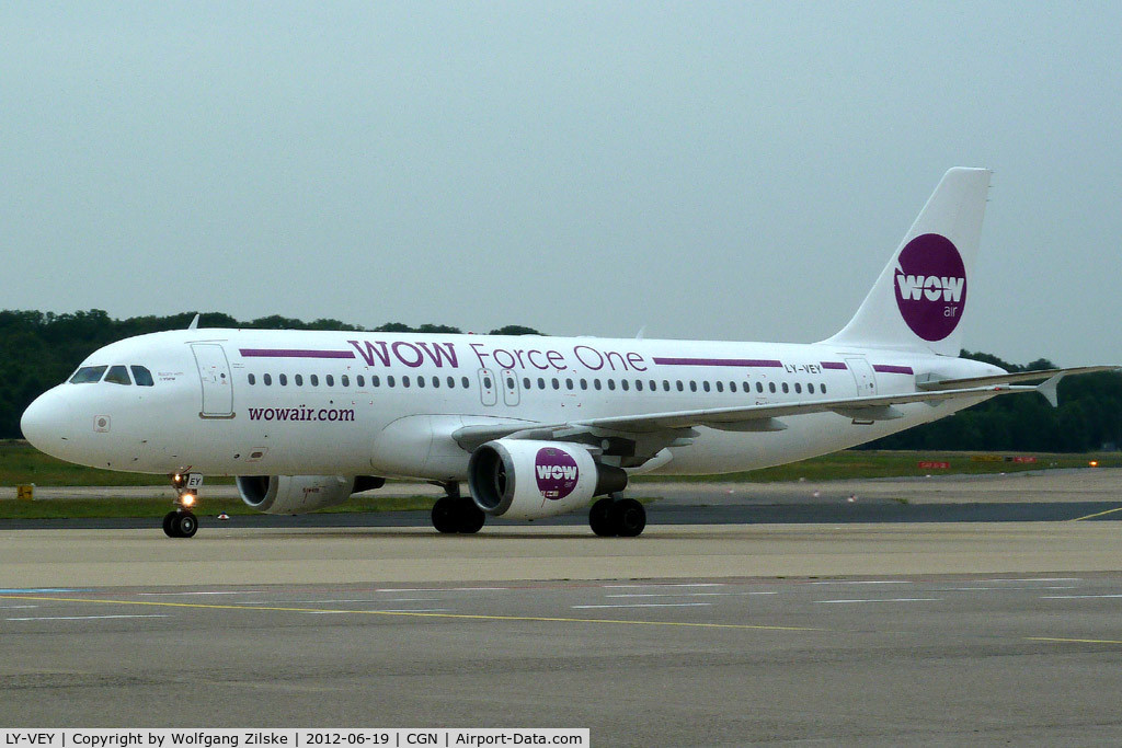 LY-VEY, 1993 Airbus A320-212 C/N 419, visitor