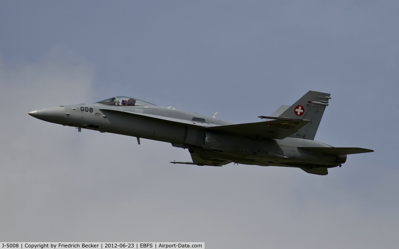 J-5008, McDonnell Douglas F/A-18C Hornet C/N 1336/SFC008, flying display