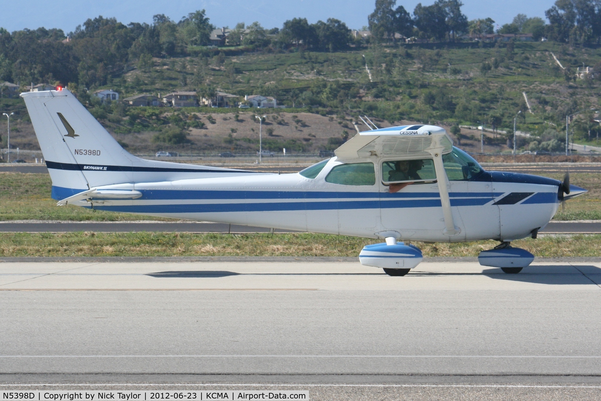 N5398D, 1979 Cessna 172N C/N 17272564, Taxiing