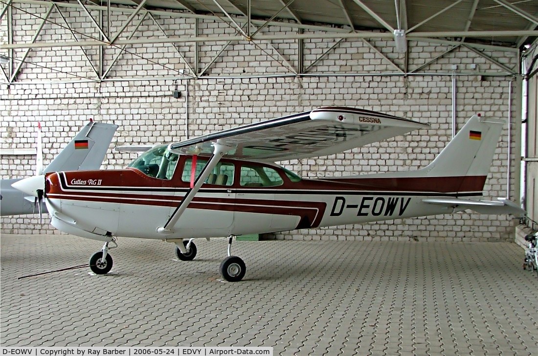 D-EOWV, Cessna 172RG Cutlass RG C/N 172RG-0675, Seen here at Porta Westfalica~D.