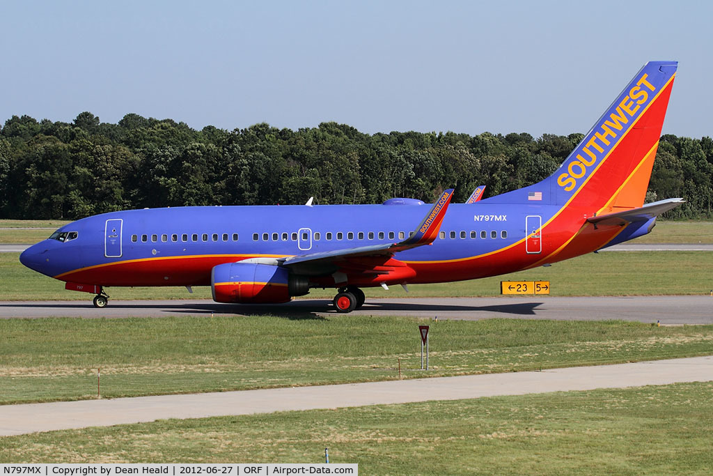 N797MX, 2001 Boeing 737-7H4 C/N 27890, Southwest Airlines N797MX (FLT SWA451) taxiing to RWY 23 for departure to Jacksonville Int'l (KJAX).