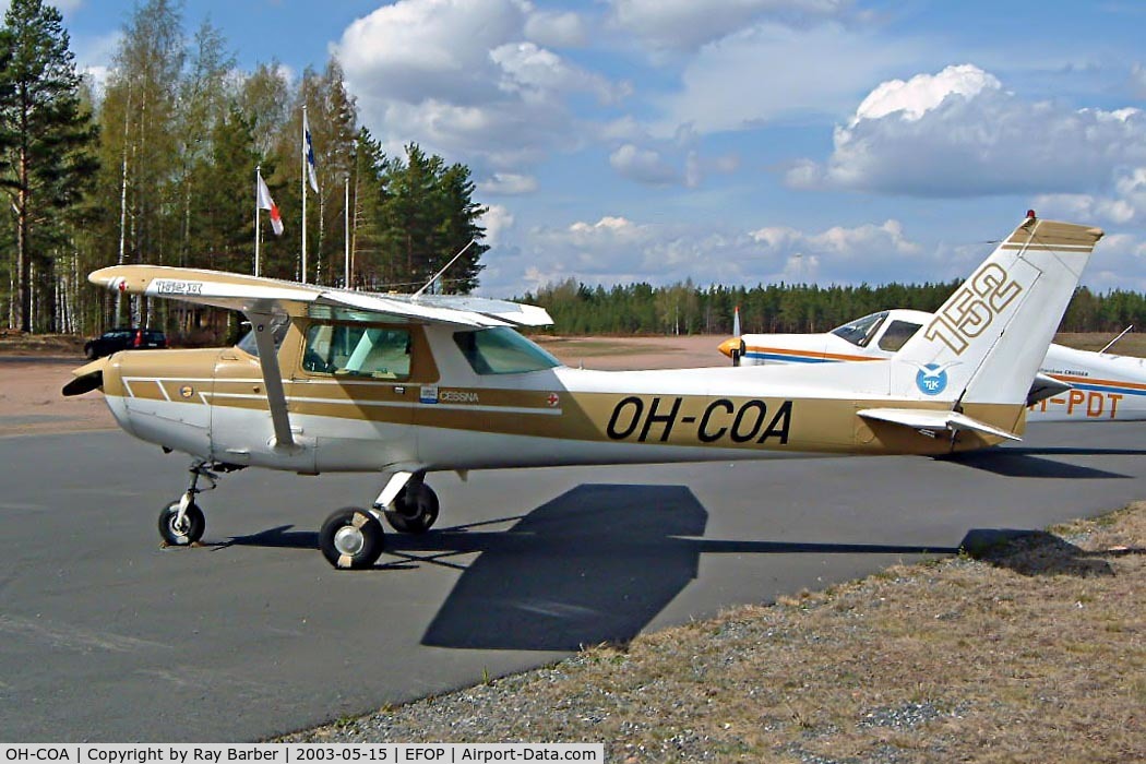OH-COA, Cessna 152 C/N 15281987, Seen here at Oripaa~OH.