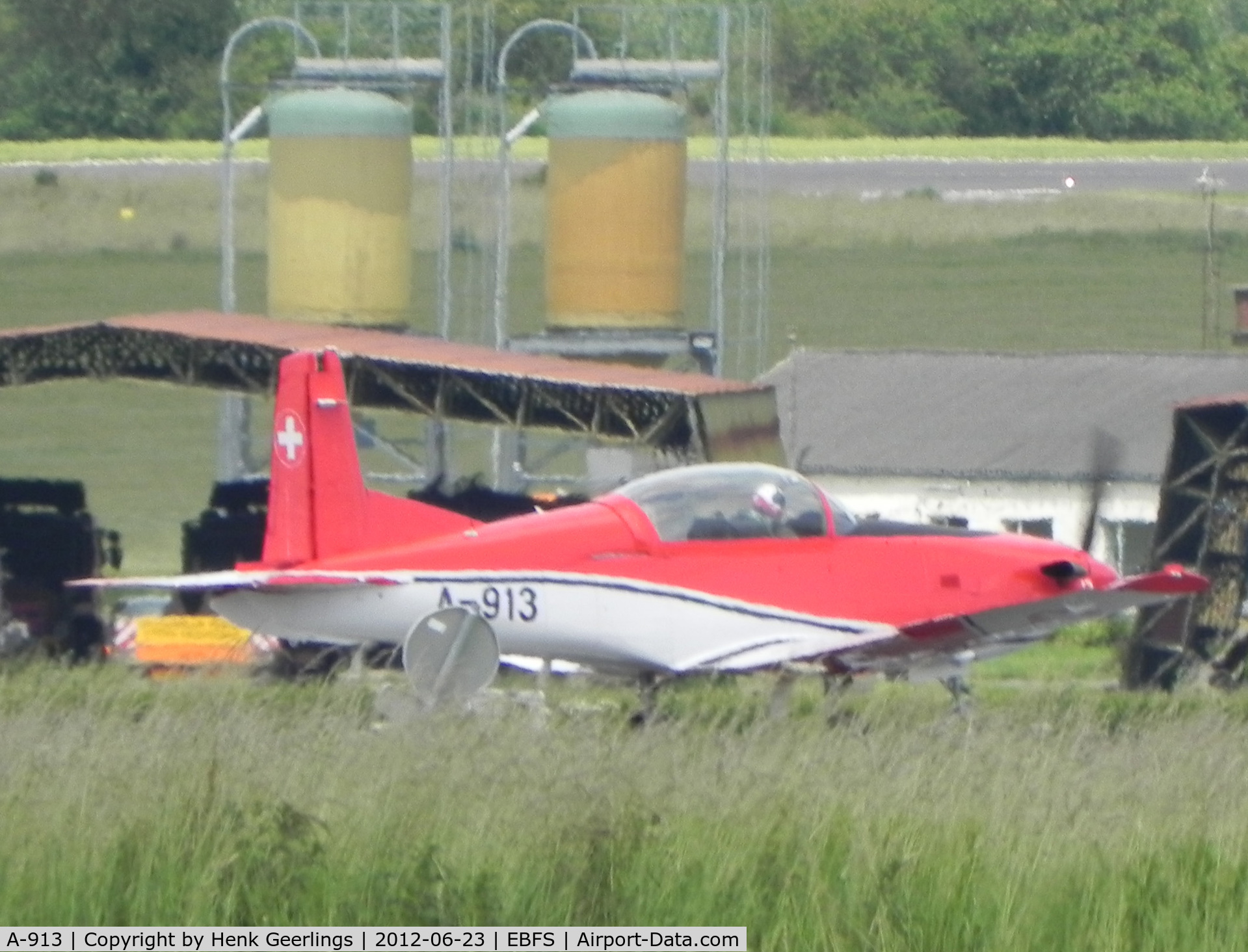 A-913, 1982 Pilatus PC-7 Turbo Trainer C/N 321, Florennes Int'l Airshow - June 2012 ; 

Swiss AF PC-7 Team