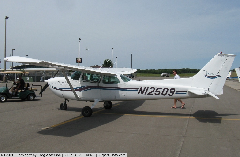N12509, 1973 Cessna 172M C/N 17262030, Cessna 172M Skyhawk on the line in Brainerd, MN.