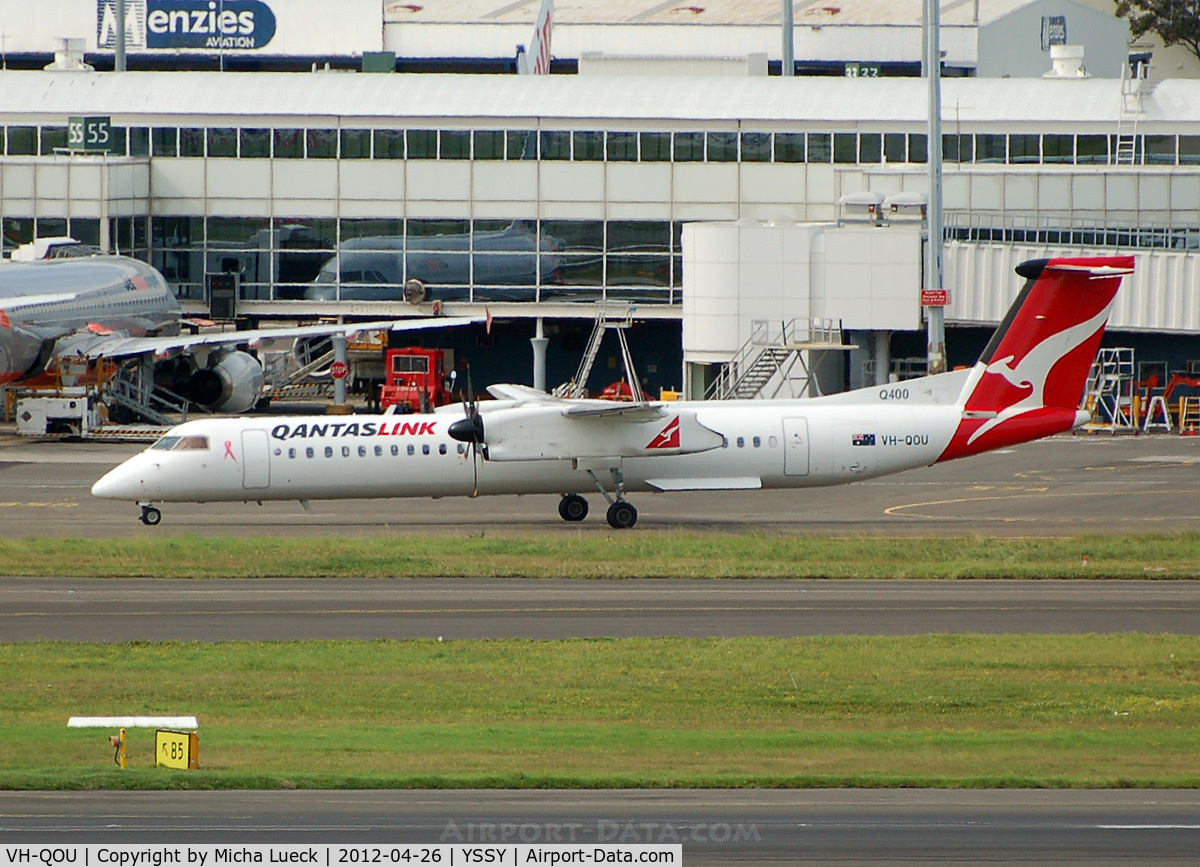 VH-QOU, 2009 De Havilland Canada DHC-8-402Q Dash 8 C/N 4275, At Sydney
