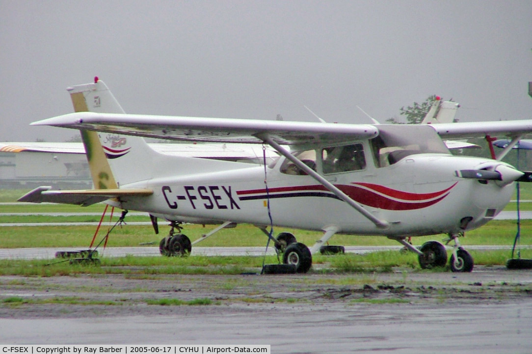 C-FSEX, 2000 Cessna 172S C/N 172S8623, Seen here on a wet day.