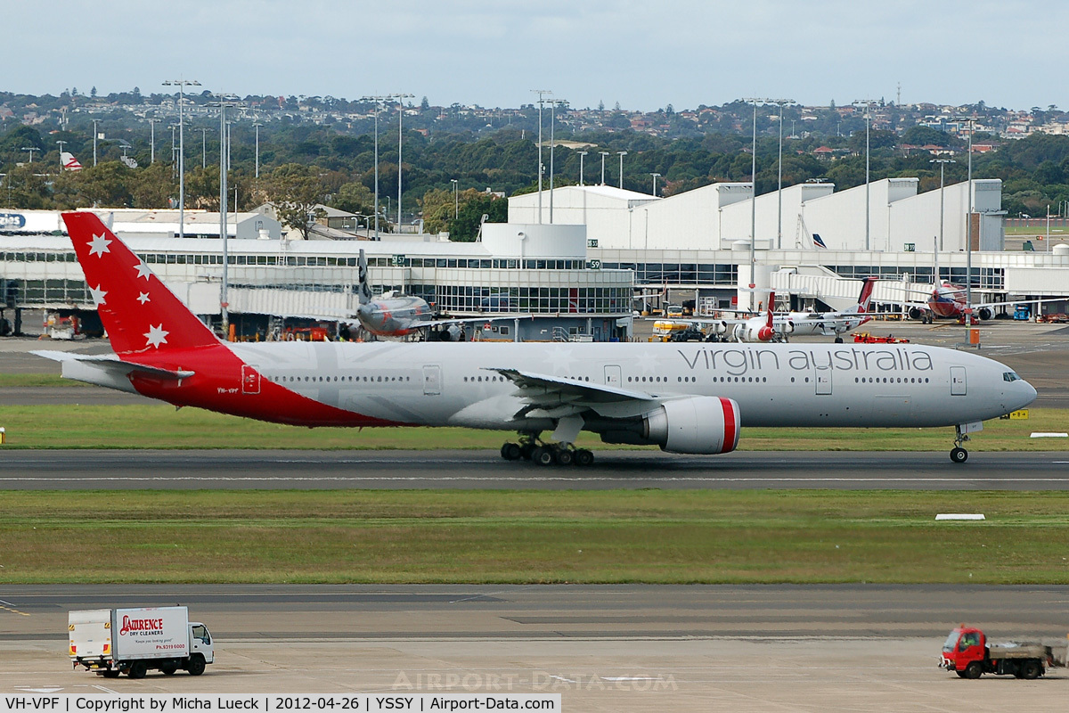VH-VPF, 2009 Boeing 777-3ZG/ER C/N 37940, At Sydney