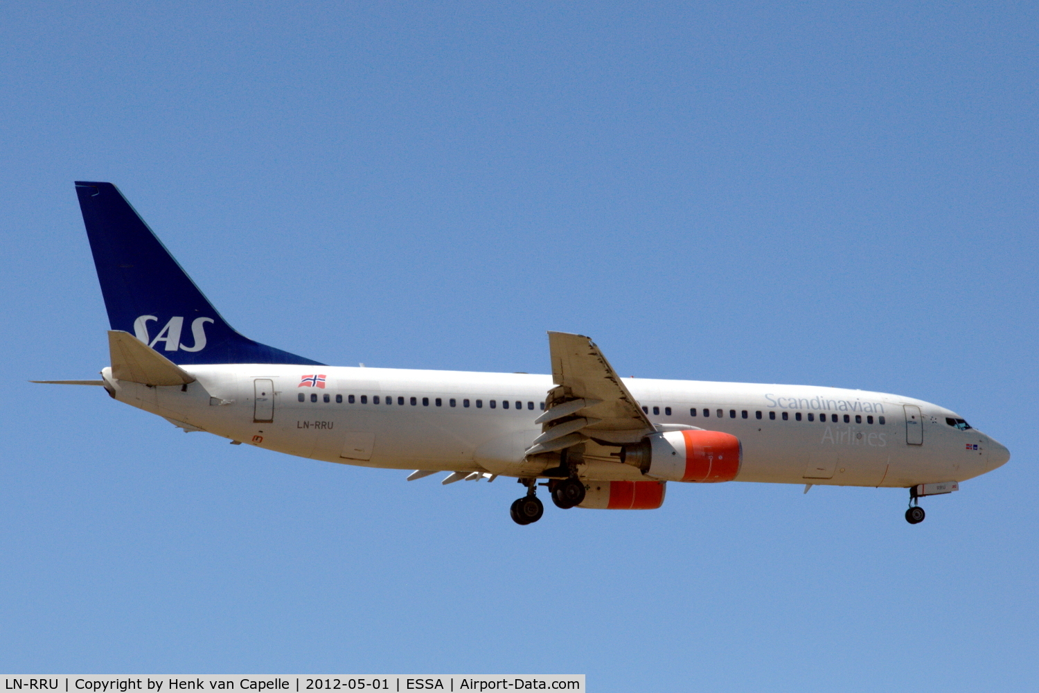 LN-RRU, 2002 Boeing 737-883 C/N 28327, Scandinavian Airlines Boeing 737-800 about to land at Stockholm Arlanda airport.