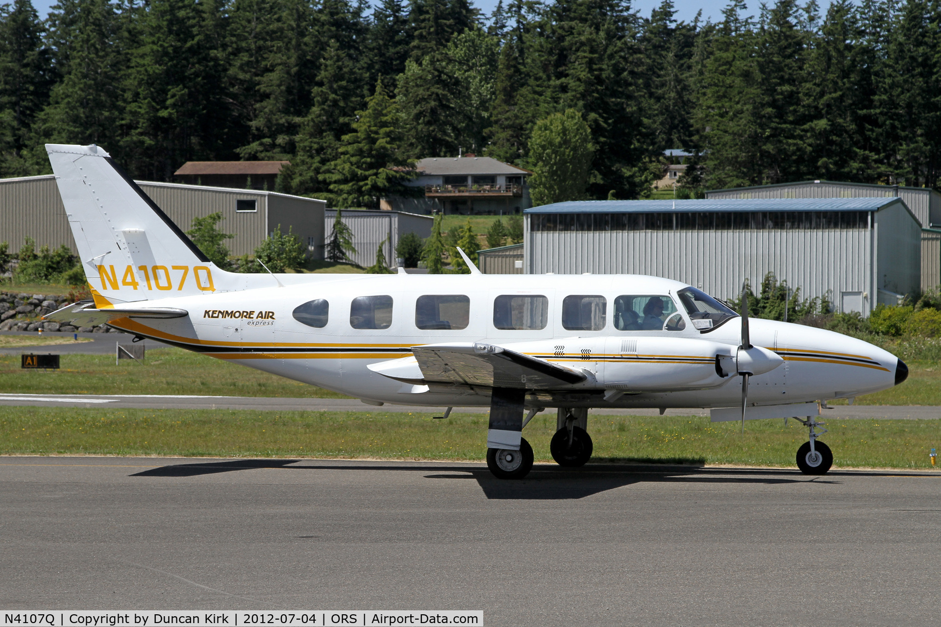 N4107Q, 1982 Piper PA-31-350 Chieftain C/N 31-8253008, Kenmore Air Express arrival from Beoing Field