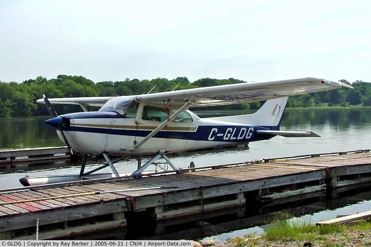 C-GLDG, 1974 Cessna 172M C/N 17263985, Seen here at Orillia float plane base Ontario~C