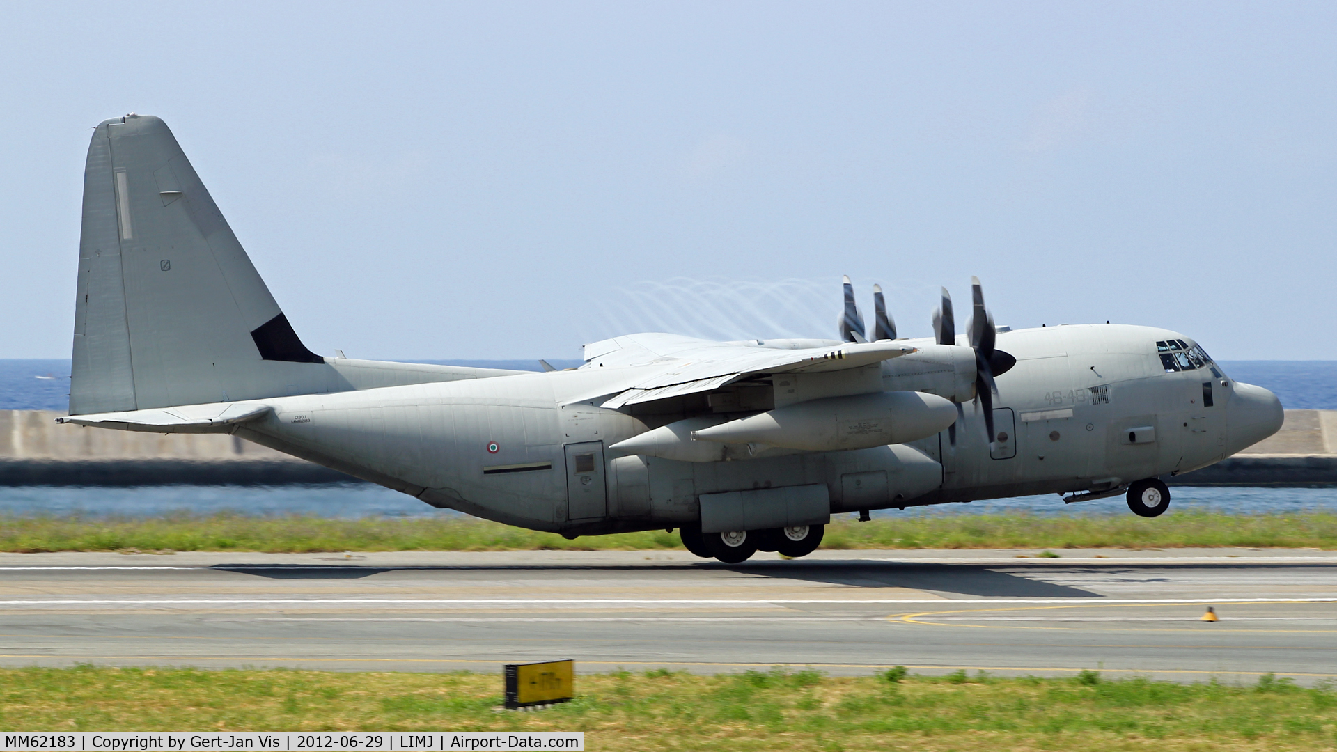 MM62183, 2001 Lockheed Martin KC-130J Hercules C/N 382-5512, Making a touch & go at Genua airport