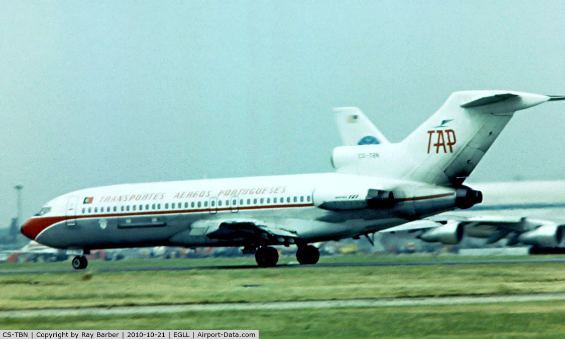 CS-TBN, 1968 Boeing 727-82C C/N 19597, Boeing 727-82C [19597] (TAP Transportes Aéreos Portugueses) Heathrow~G 01/07/1975. Image taken from a slide in 1975.