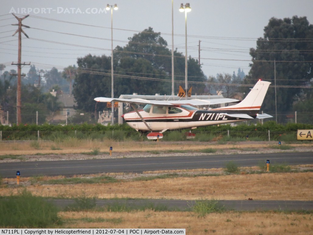 N711PL, 1976 Cessna 182P Skylane C/N 18264667, Waiting take off clearence for 26L