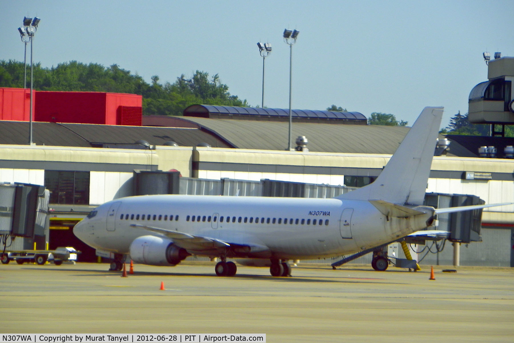 N307WA, 1986 Boeing 737-347 C/N line-num 1218, At PIT.