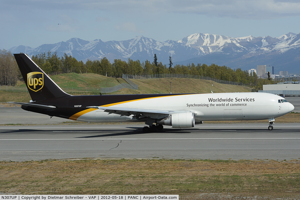 N307UP, 1996 Boeing 767-34AF C/N 27760, UPS Boeing 767-300