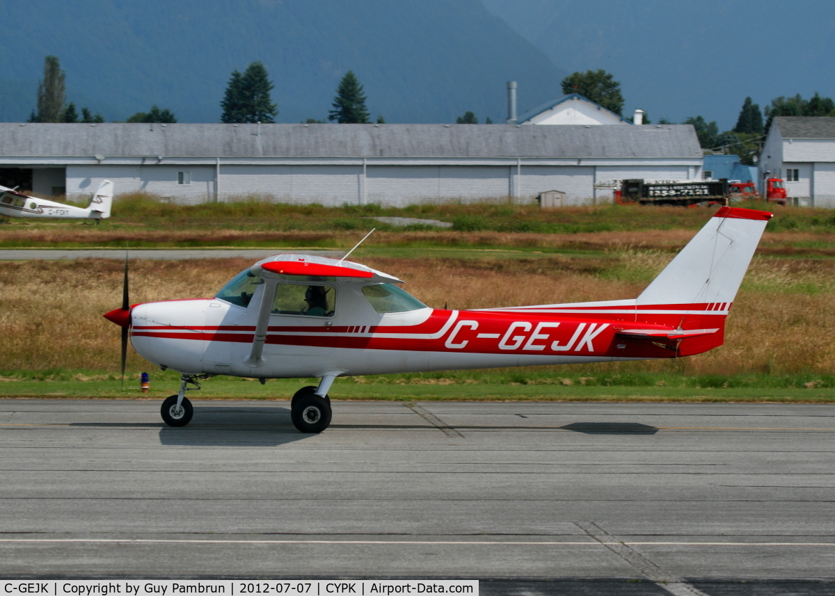 C-GEJK, 1975 Cessna 150M C/N 15077415, About to depart