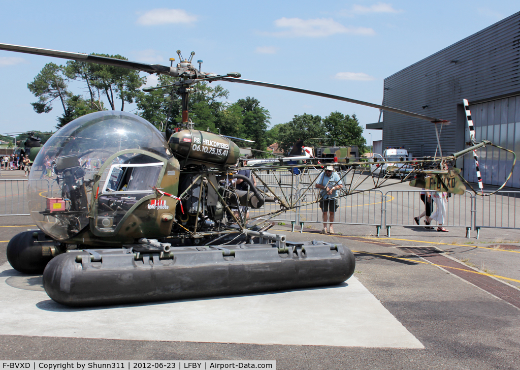 F-BVXD, Bell 47G-2 C/N 1458, Static display during LFBY Open Day 2012