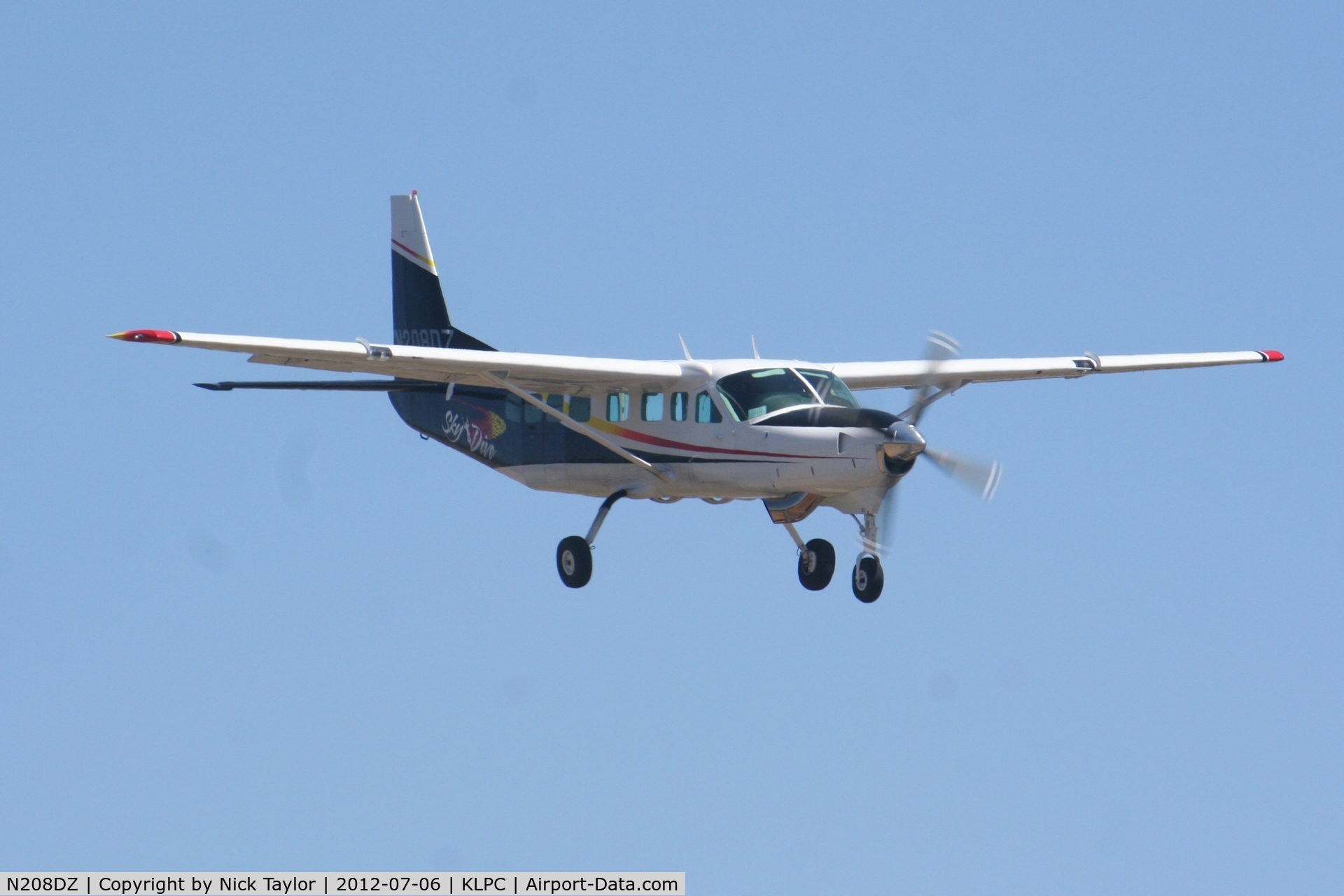 N208DZ, 1998 Cessna 208B  Caravan C/N 208B0717, Skydize Santa Barbara