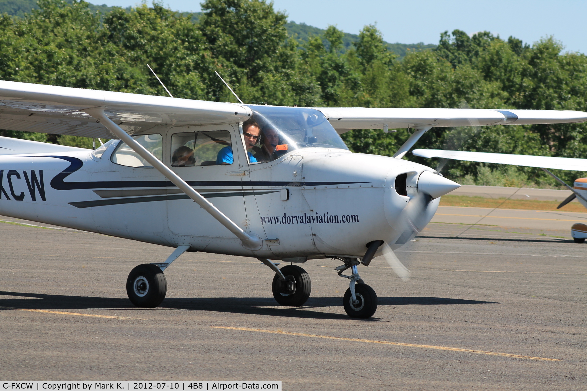 C-FXCW, 1968 Cessna 172K Skyhawk C/N 17257184, C-FXCW taxiing into the ramp after its flight from Burlington, VT (KBTV).