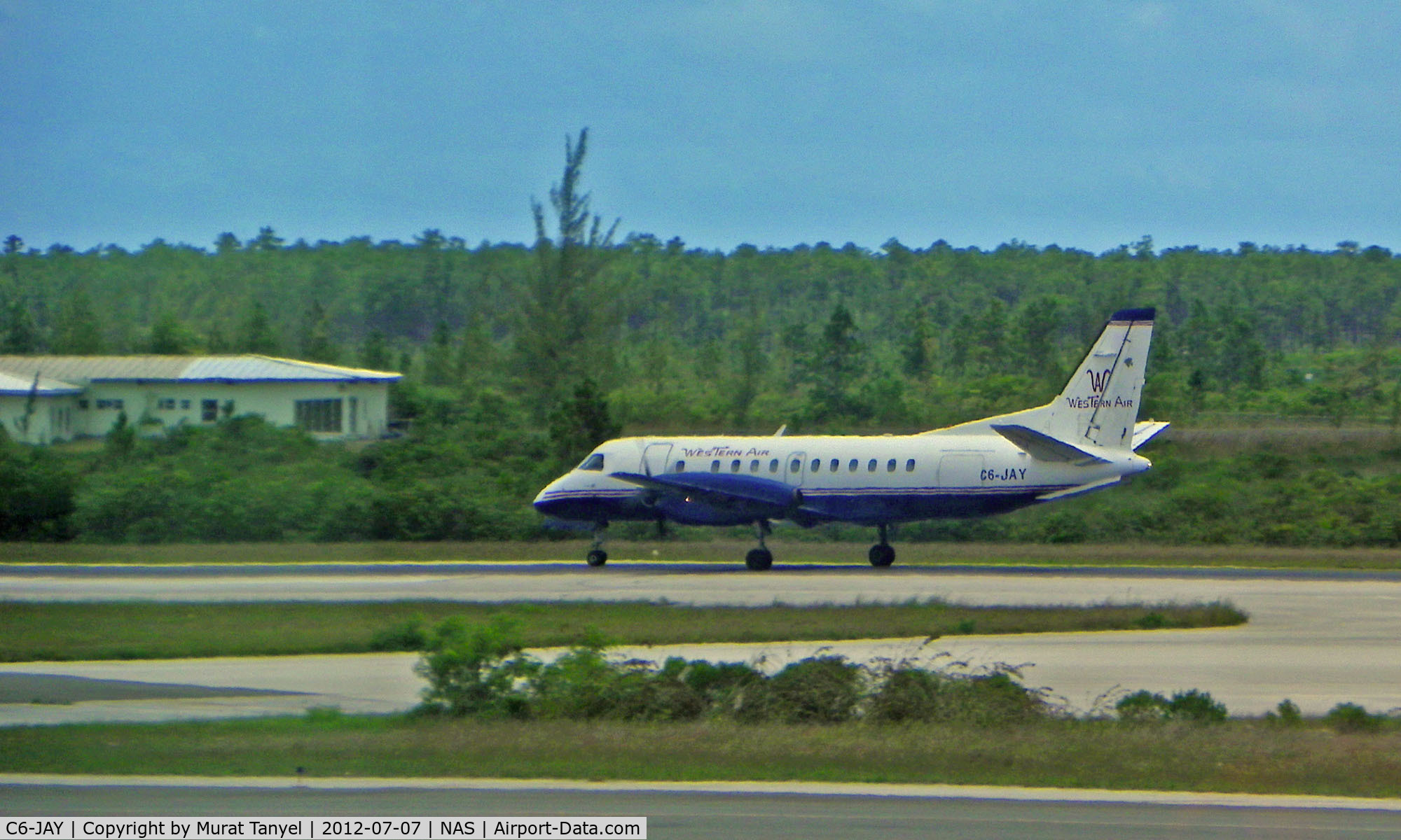 C6-JAY, 1988 Saab 340A C/N 340A-120, Coming to a stop after touch-down at NAS