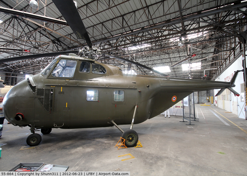 55-864, Sikorsky H-19D Chickasaw C/N 55-864, Preserved by Dax ALAT Museum and seen during Open Day 2012