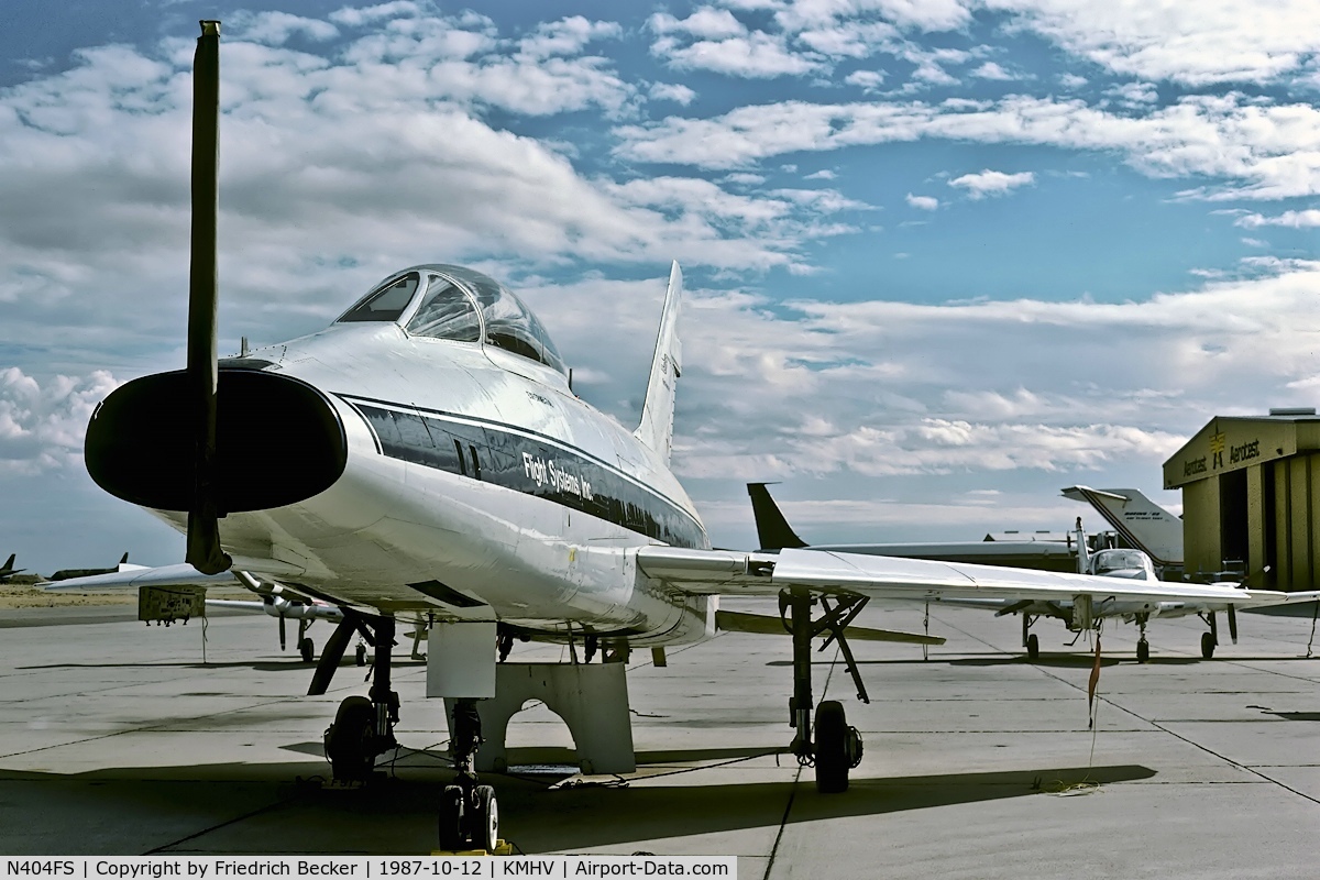 N404FS, North American F-100F C/N 563899, flightline at Mojave