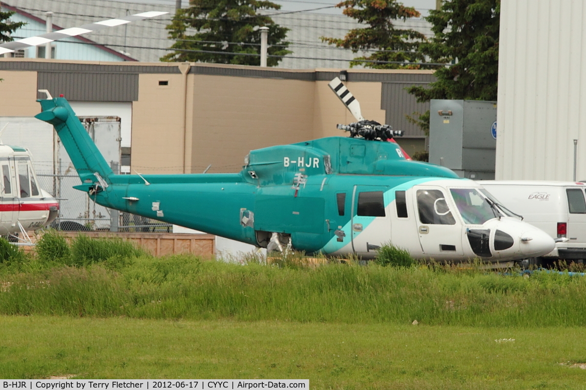 B-HJR, 1998 Sikorsky S-76C+ C/N 760497, Ex Hong Kong Registered Sikorsky S-76C+, c/n: 760497 at Eagle Helicopters at Calgary