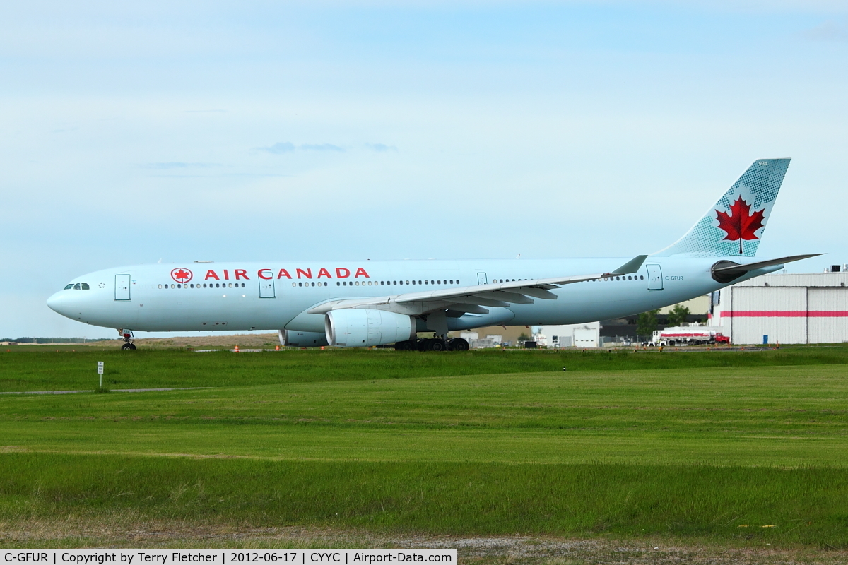 C-GFUR, 2000 Airbus A330-343 C/N 344, at Calgary