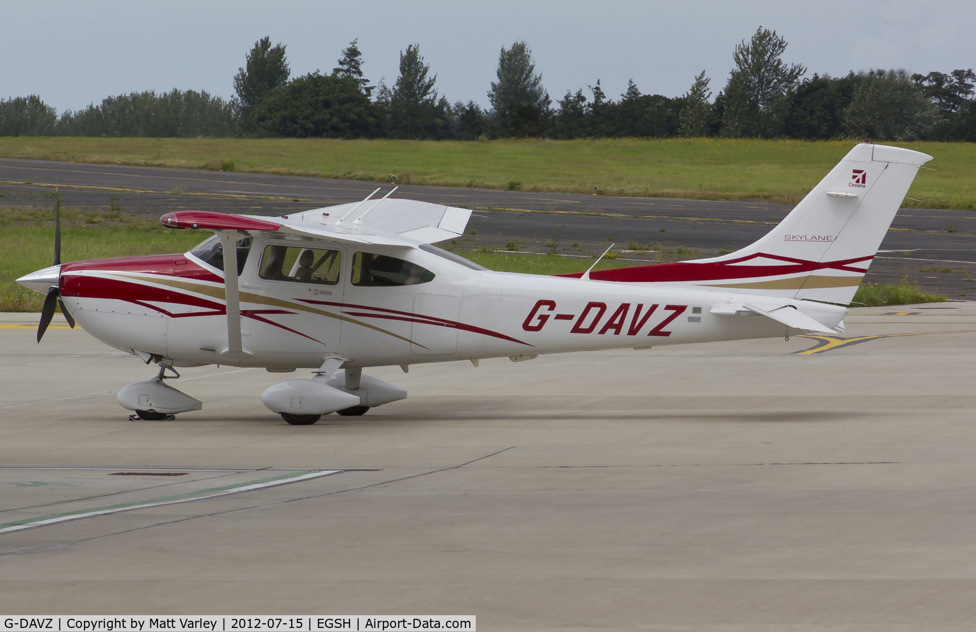 G-DAVZ, 2007 Cessna 182T Skylane C/N 18281958, Sat on stand at SaxonAir.