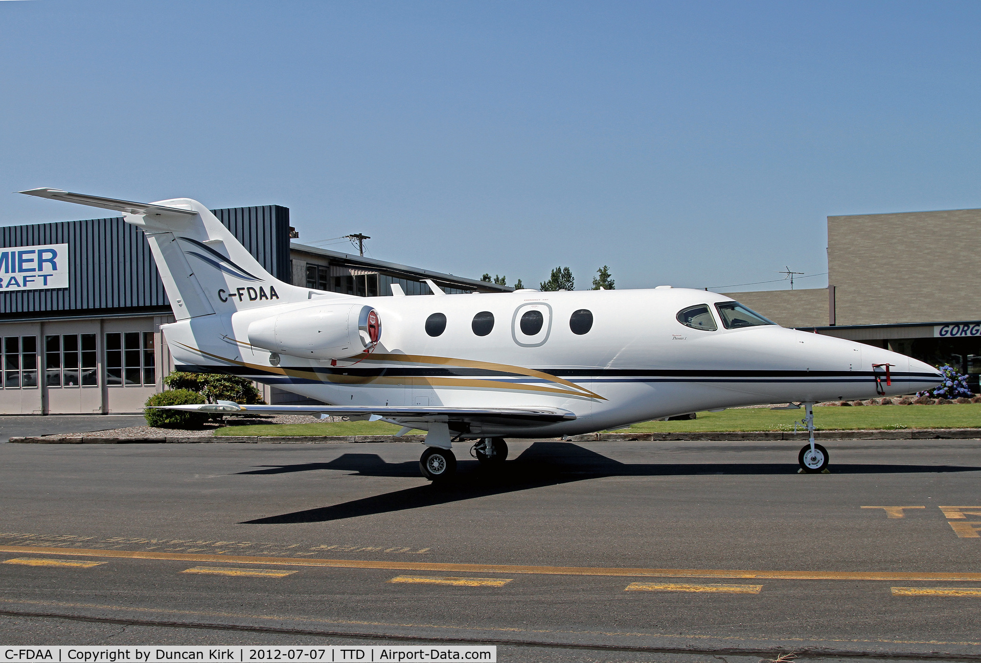C-FDAA, 2003 Beech 390 Premier 1 C/N RB-58, Basking in the sun at Troutdale