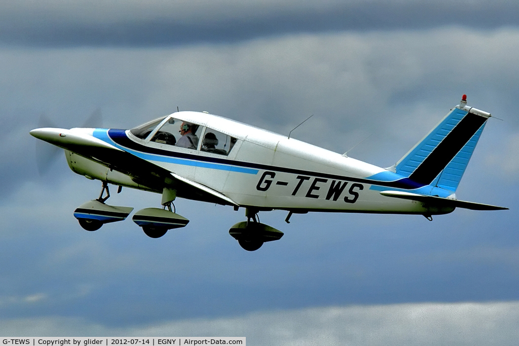 G-TEWS, 1968 Piper PA-28-140 Cherokee B C/N 28-25128, Hull Aero Club Fly In